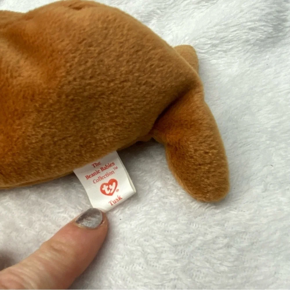 TY Beanie Babies - Tusk the Walrus 4076 - 1990s Original Vintage Plush NWT